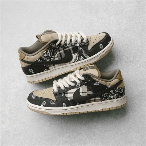 travis scott dunks sb